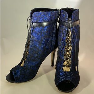 Fabulous Short Lace/Satin Evening Boot. Size 9